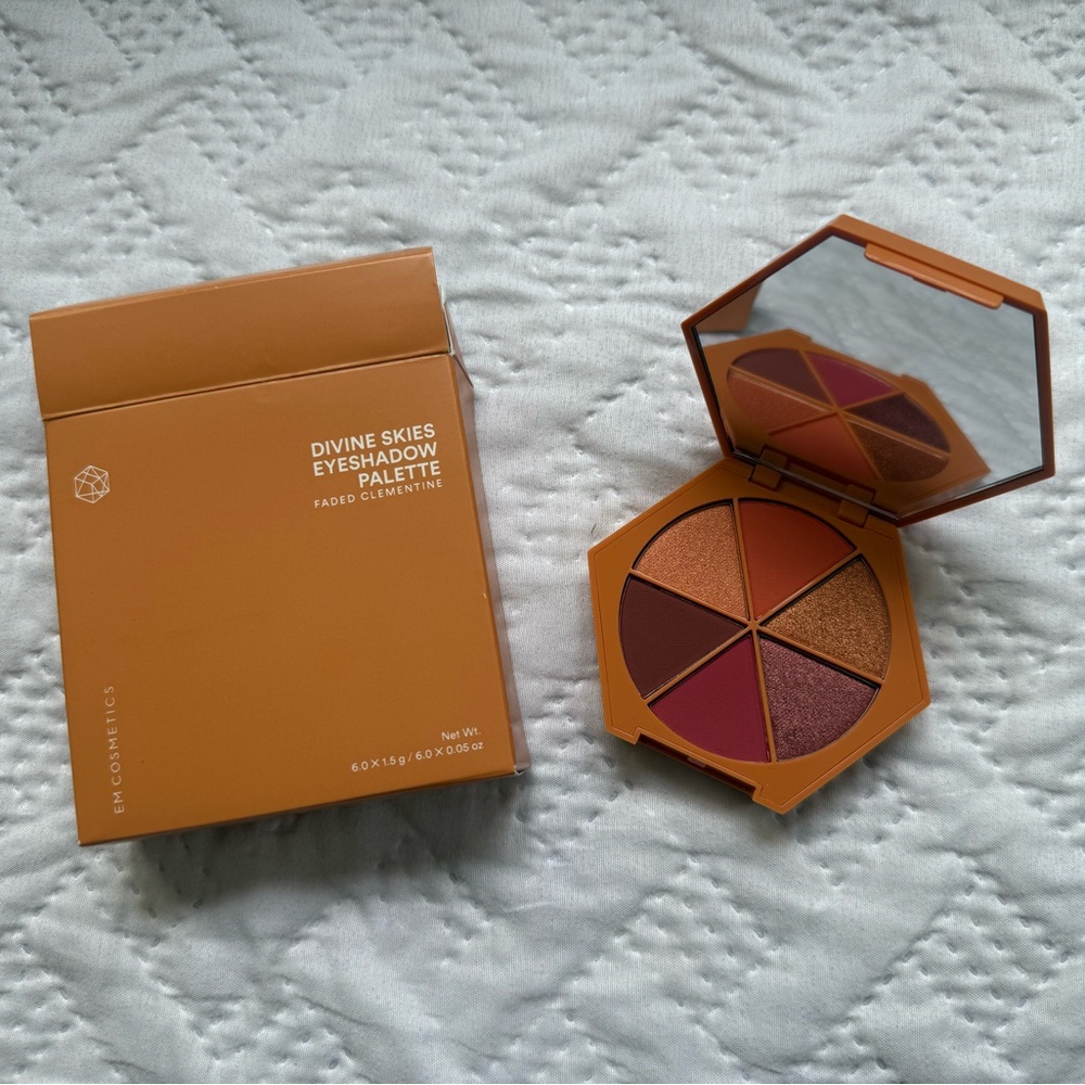 EM COSMETICS Divine Skies Eyeshadow Palette in Faded Clementine NEW